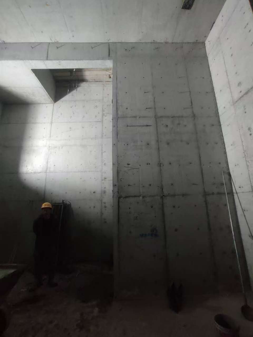 阳原墙上开槽钢筋断了有影响吗